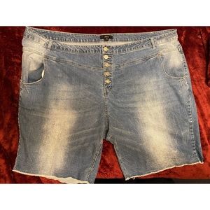 Plus size, Bermuda Jean shorts.